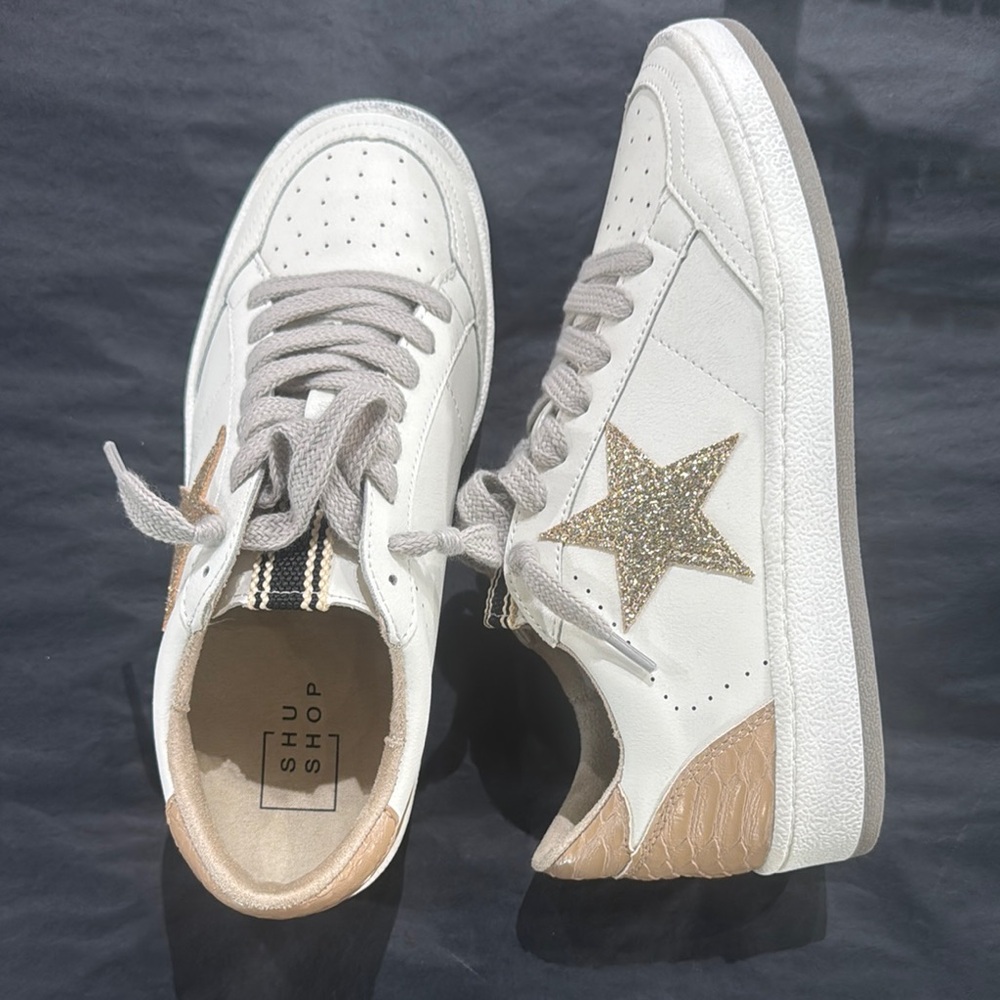 ShuShop White and Gold Star Sneakers Retro-Inspired